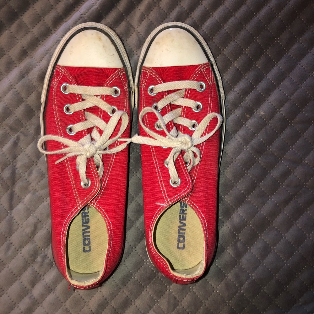 Red converse!!